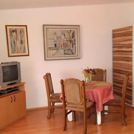 Charming Kestenovi Dvori Apartment *