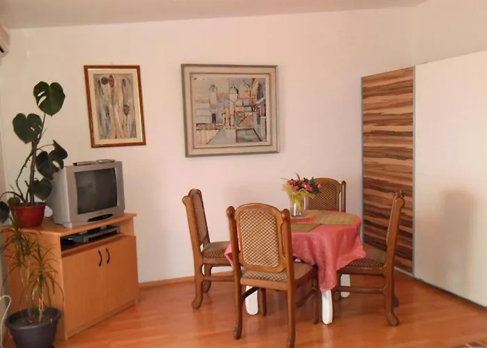 Charming Kestenovi Dvori Apartment *